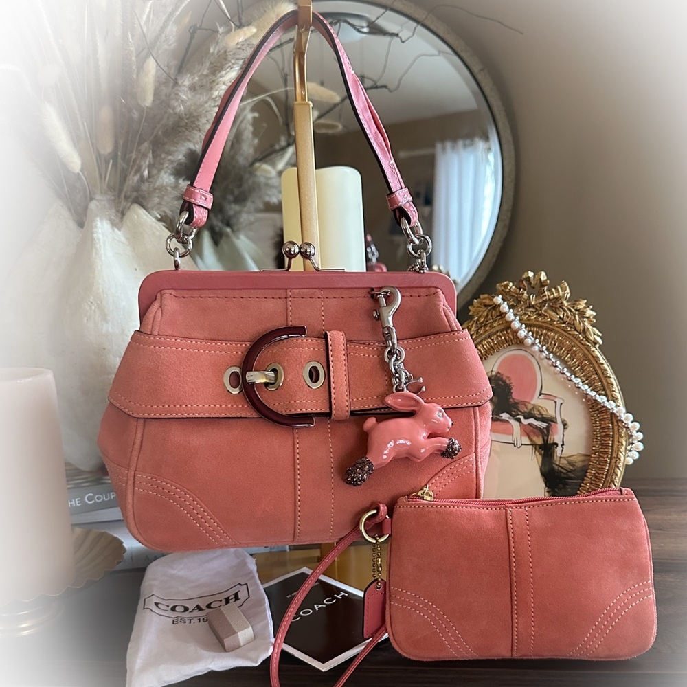 Vintage Coach Hamptons Suede Kisslock Bag - Picture 3 of 17